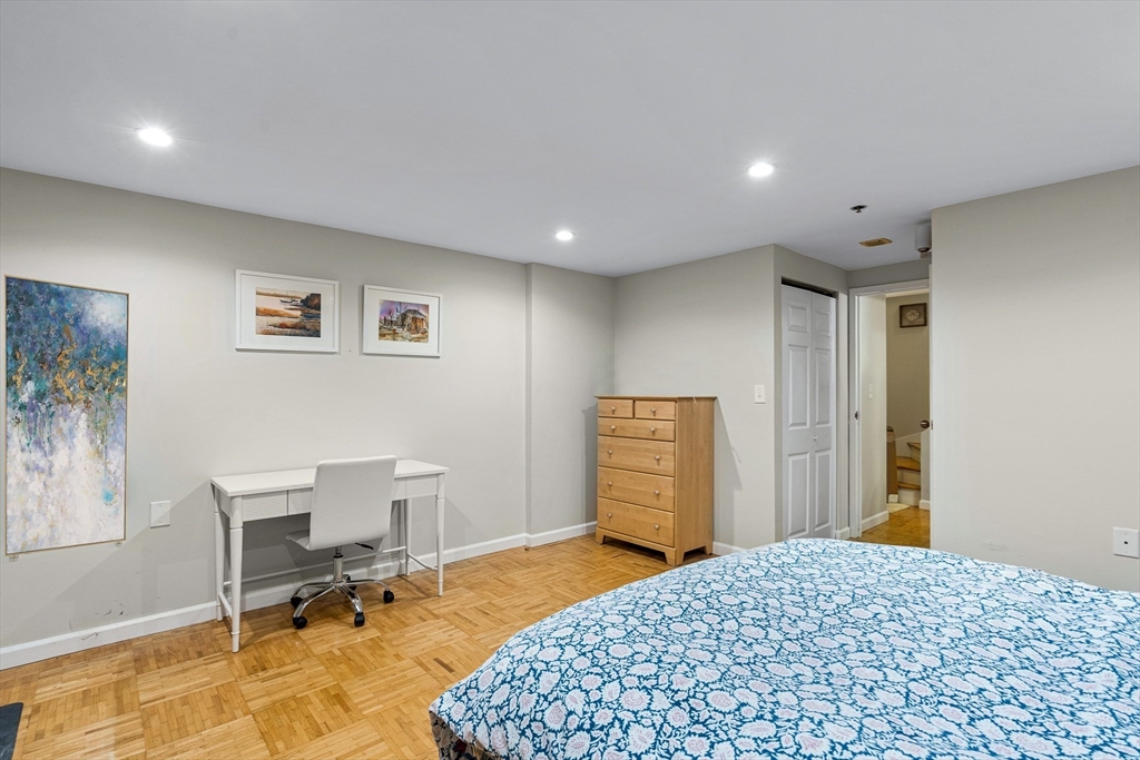 357 Commercial St # 009
