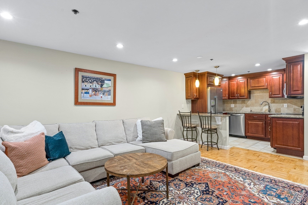 357 Commercial St # 009