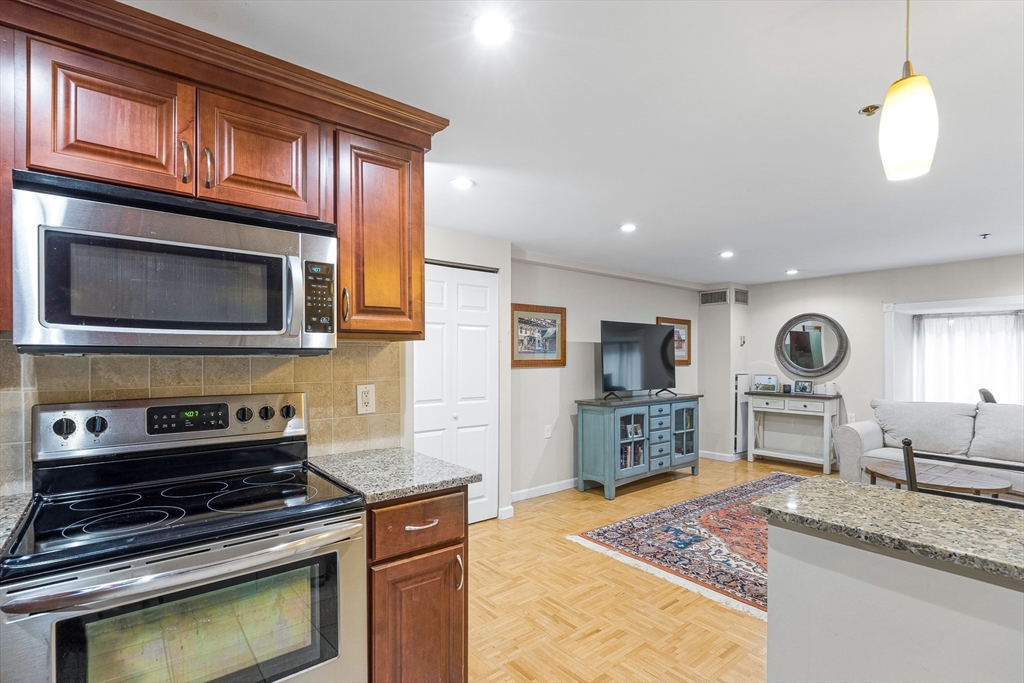 357 Commercial St # 009