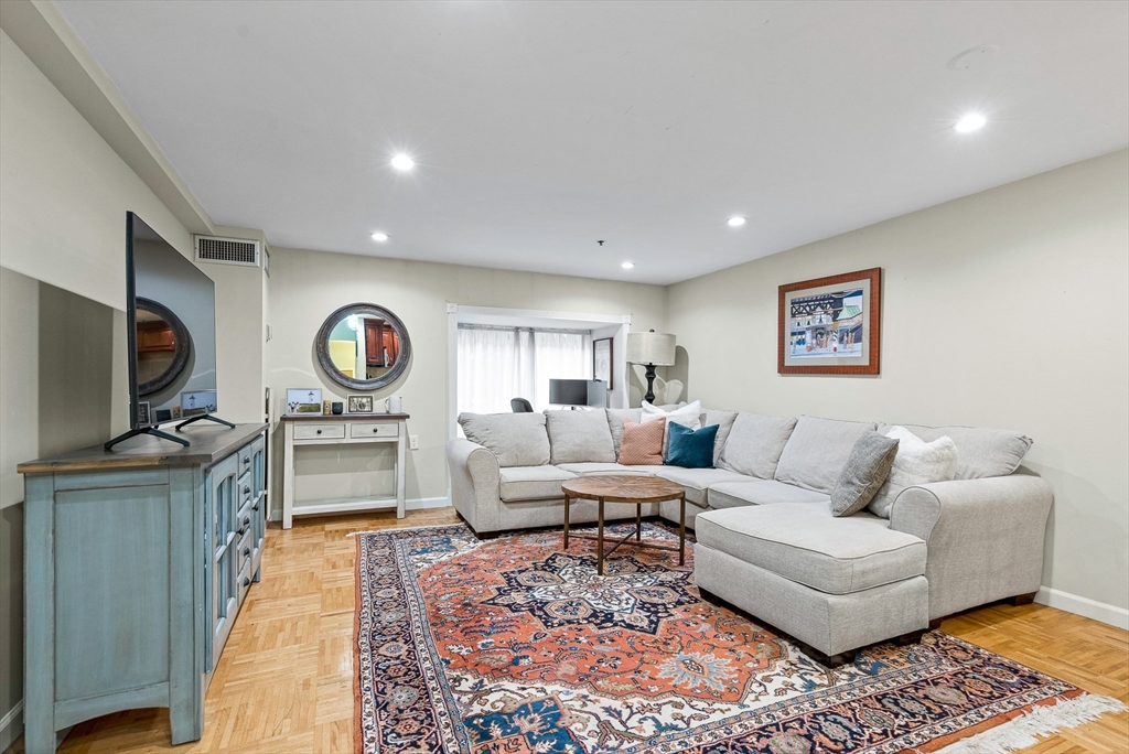 357 Commercial St # 009