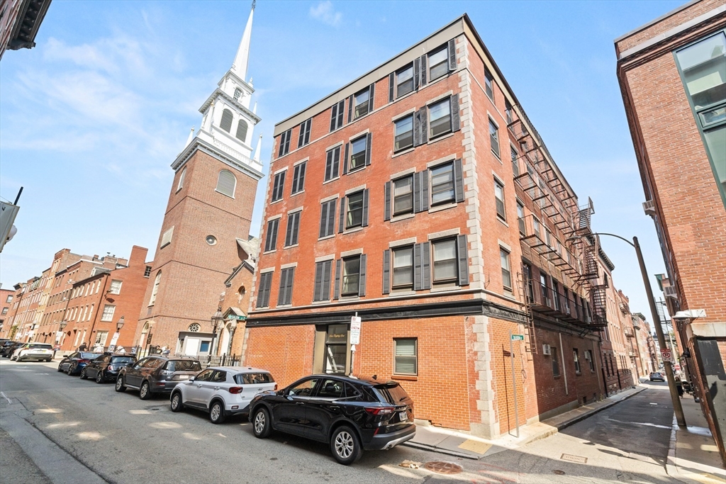 181 Salem Street # 18F