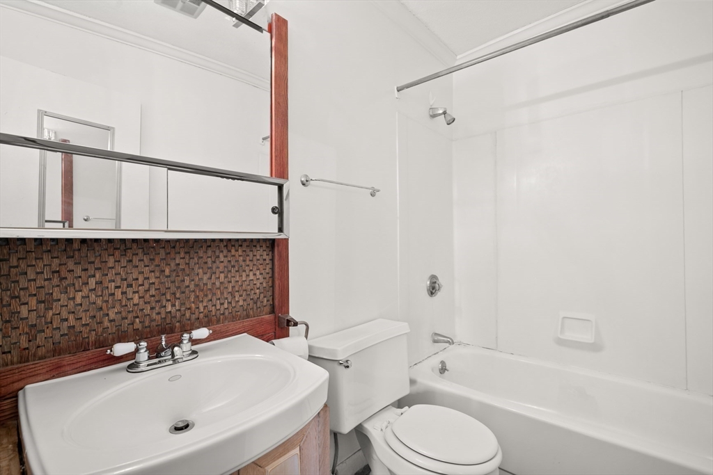 181 Salem Street # 18F