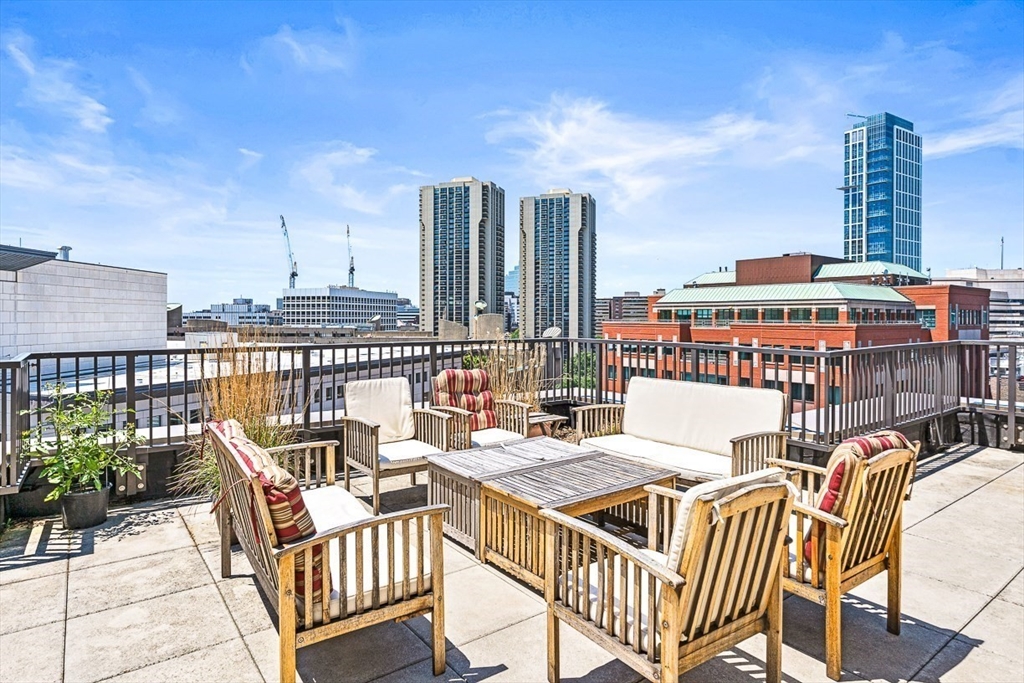 121 Portland St Unit: PH3