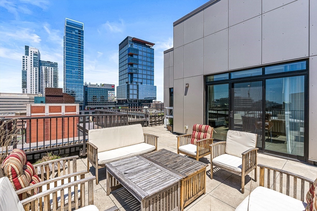 121 Portland St Unit: PH3