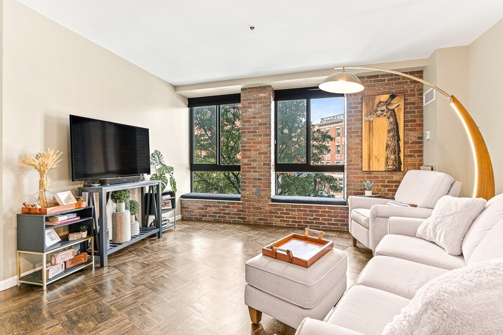 357 Commercial St # 121