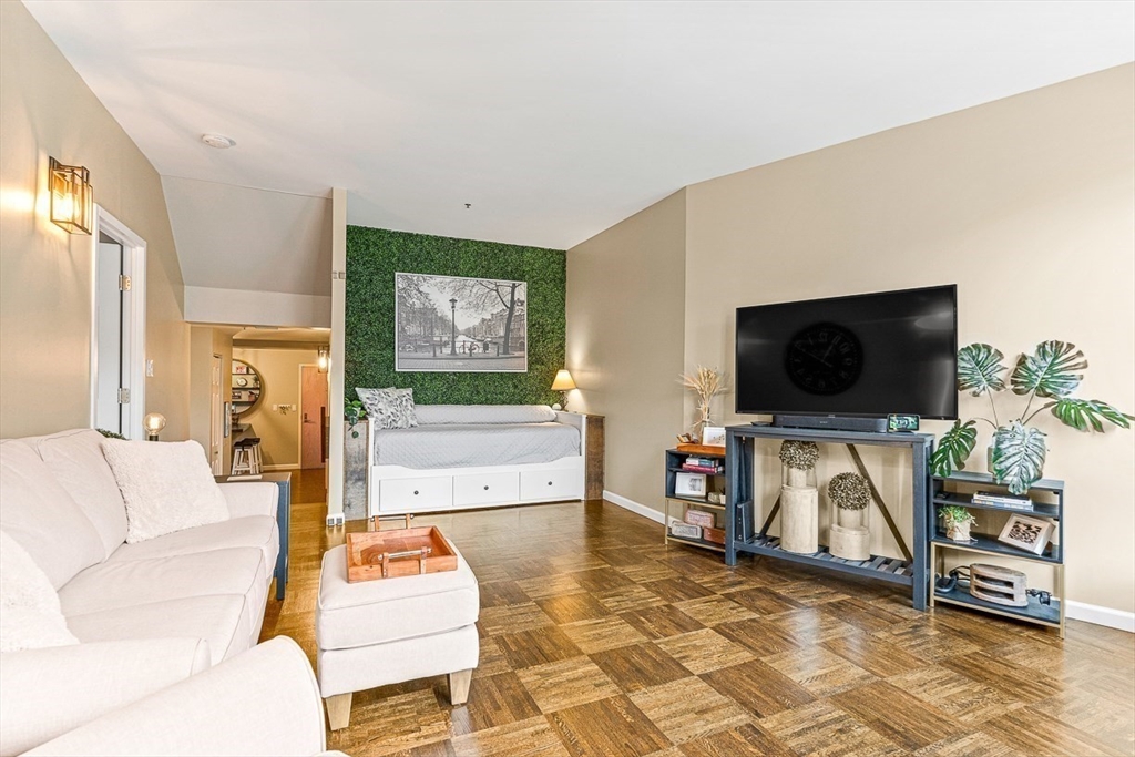 357 Commercial St # 121