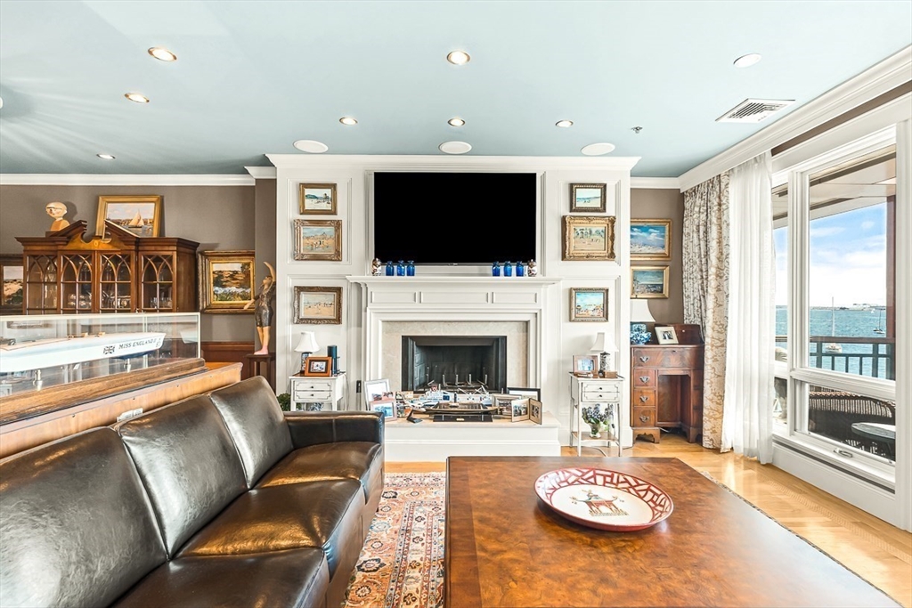 40 Battery St # 305