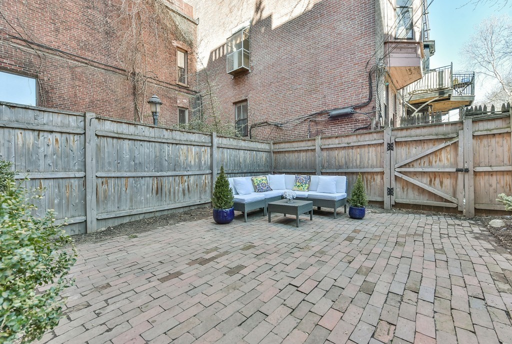 69 Dartmouth St # 1