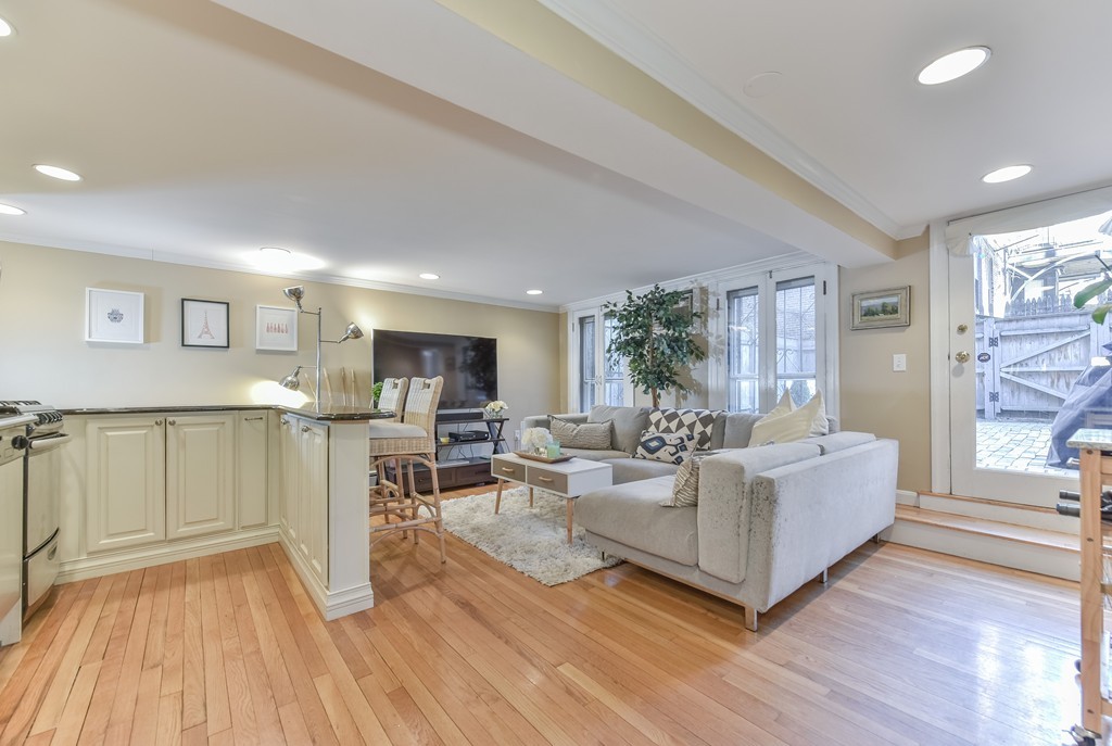 69 Dartmouth St # 1
