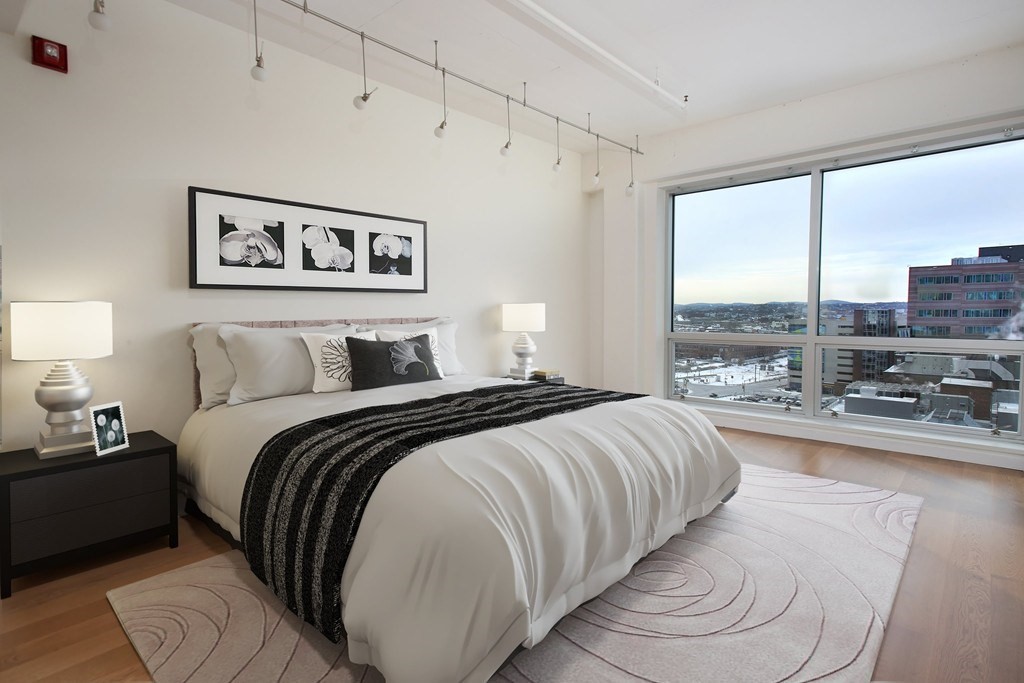 25 Channel Center Unit: PH204