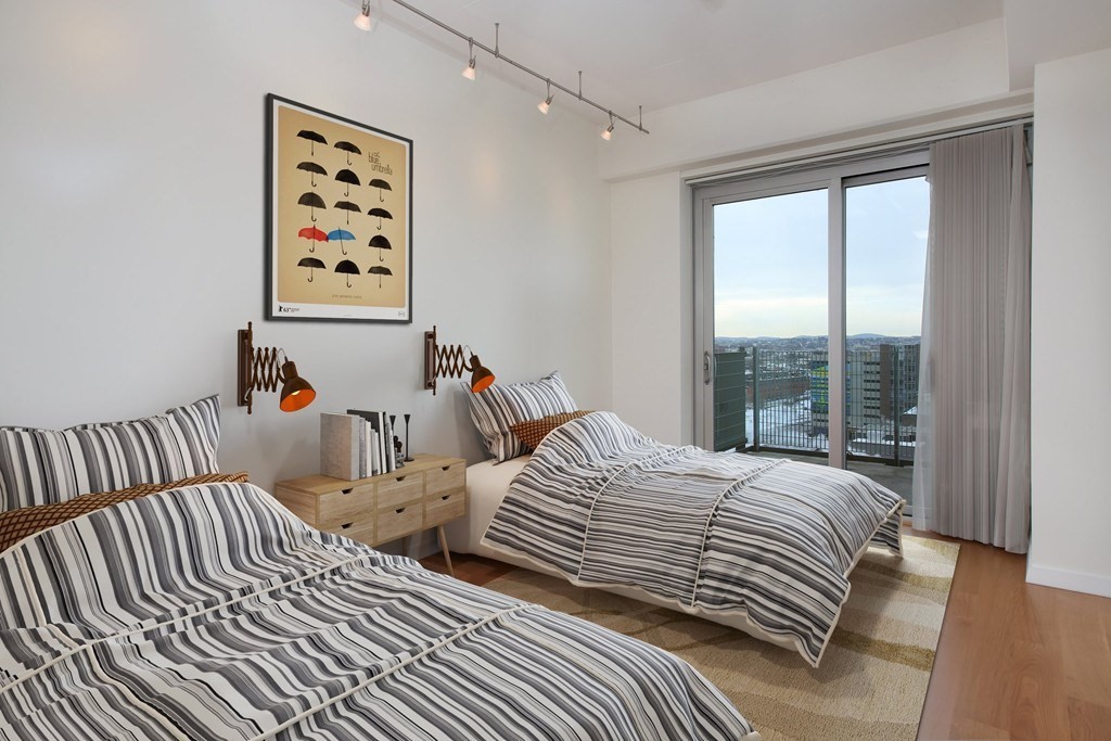 25 Channel Center Unit: PH204