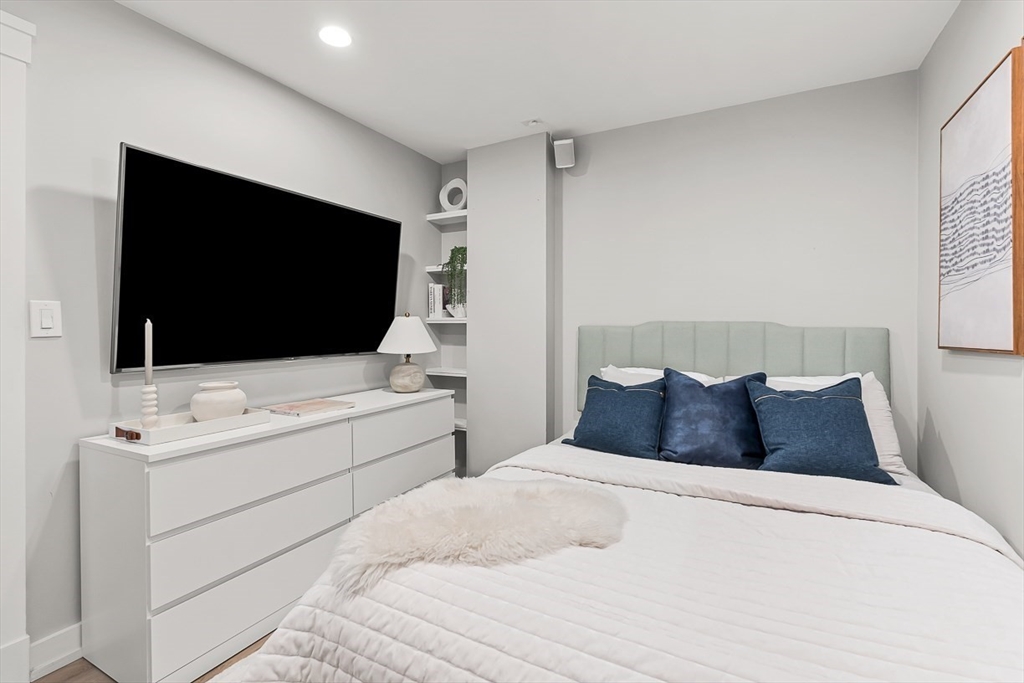 300 Commercial St # 709