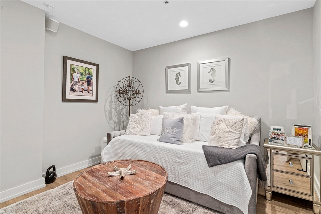 300 Commercial St # 709