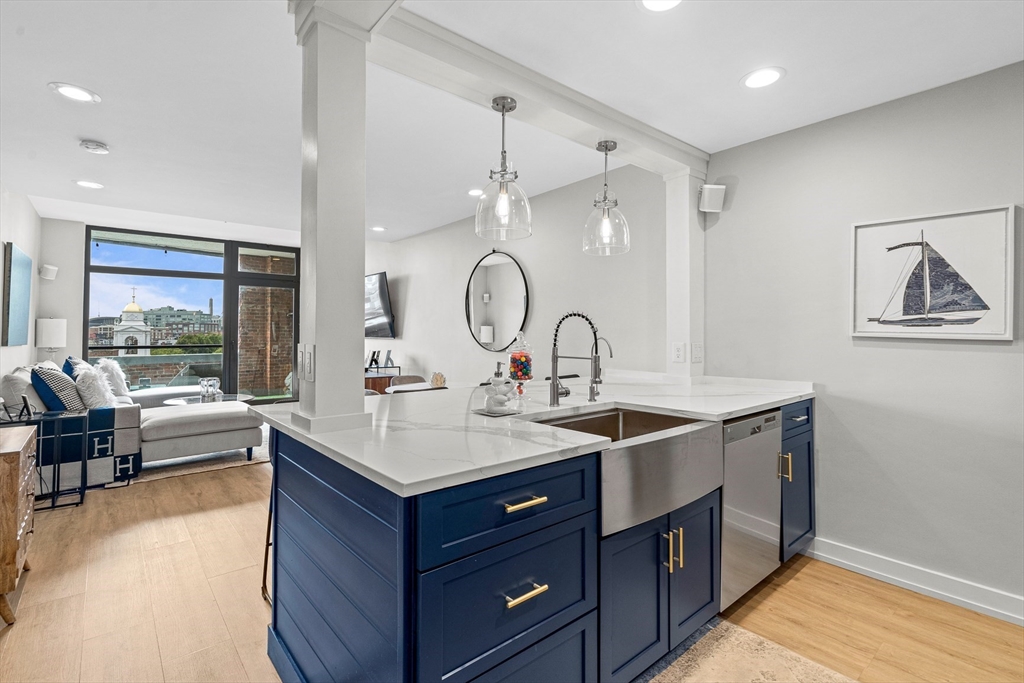 300 Commercial St # 709