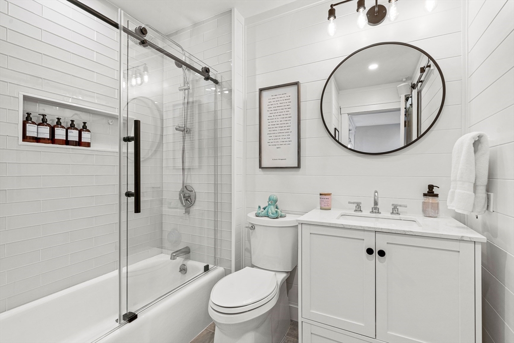 300 Commercial St # 709