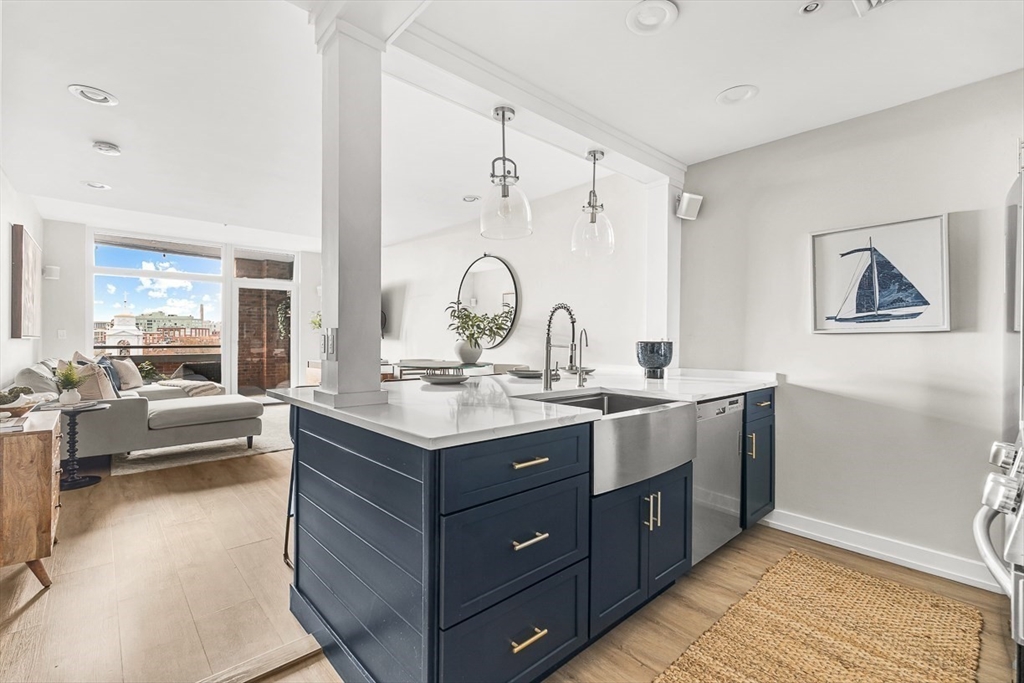 300 Commercial St # 709