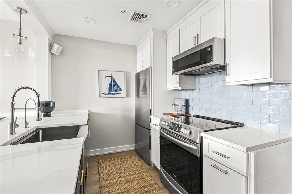 300 Commercial St # 709