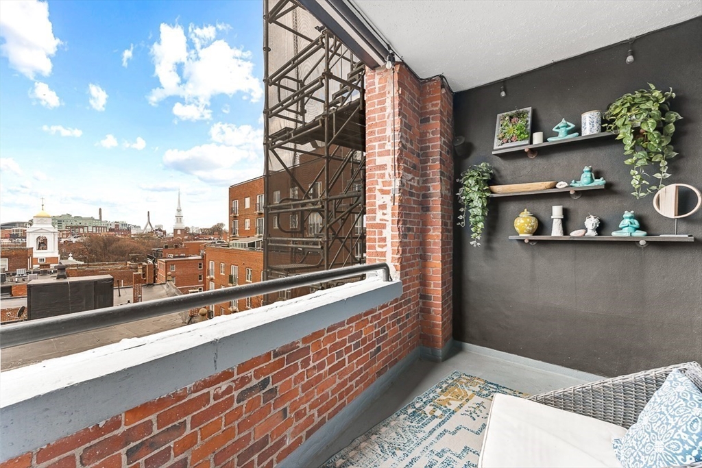 300 Commercial St # 709