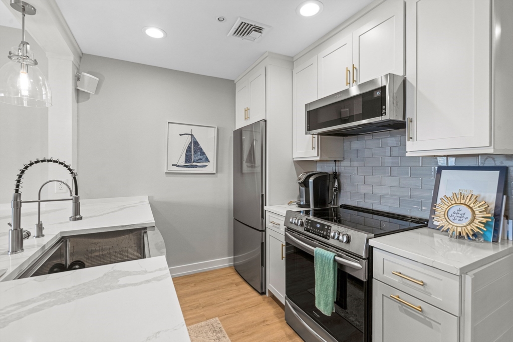 300 Commercial St # 709