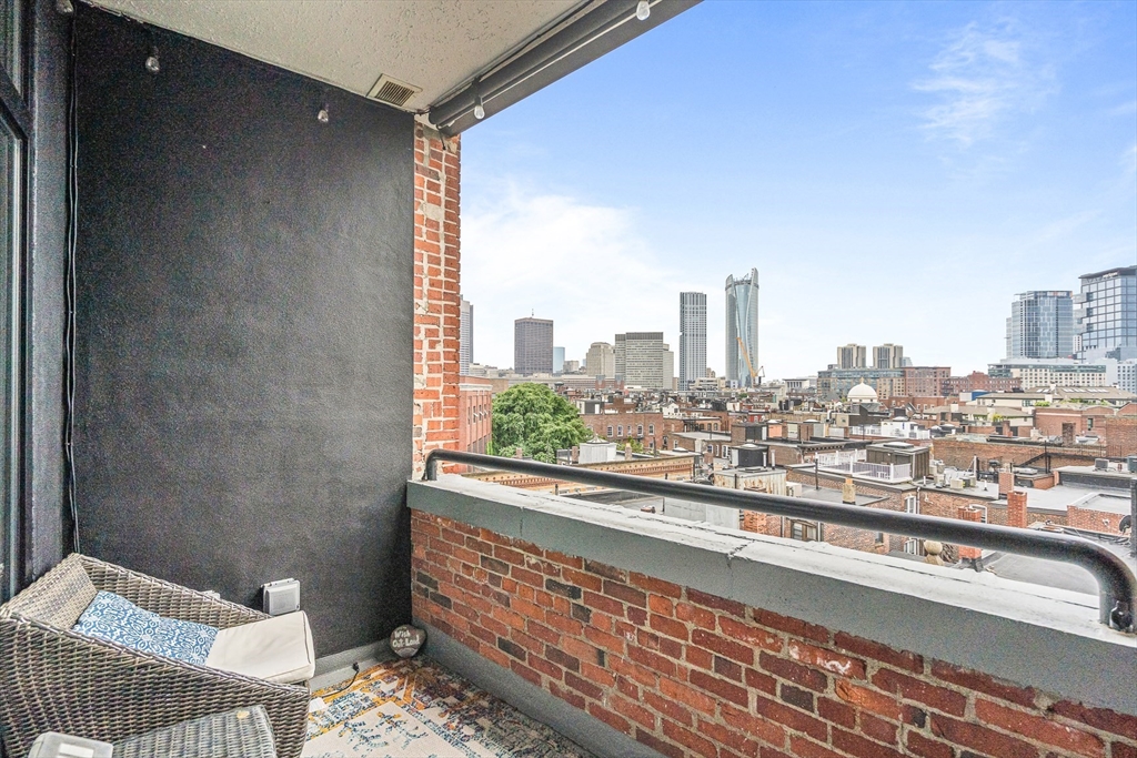 300 Commercial St # 709