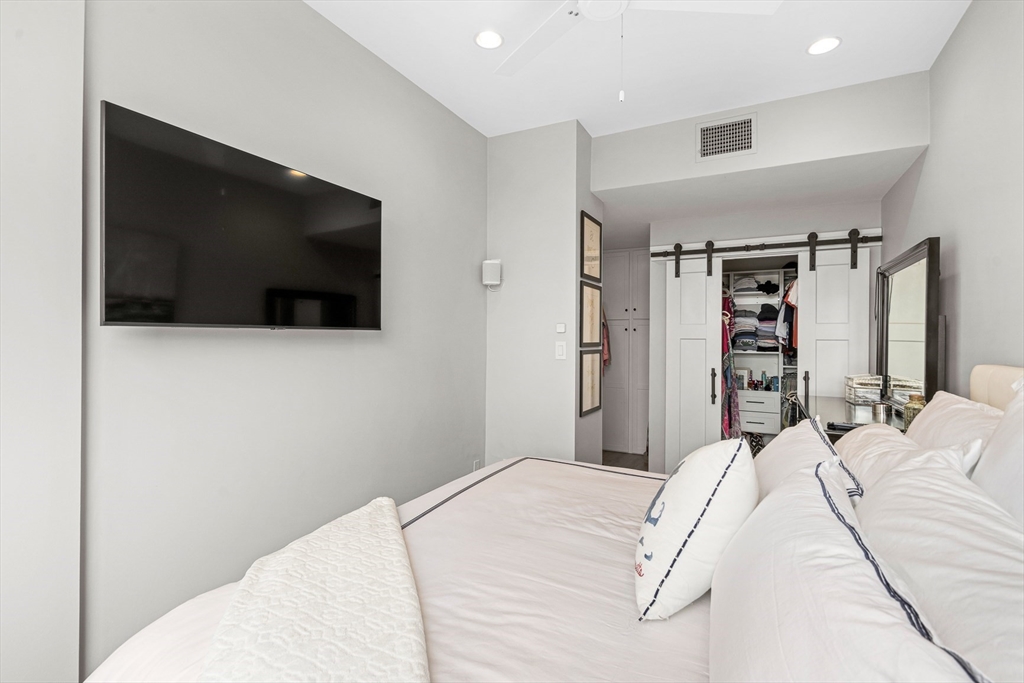 300 Commercial St # 709