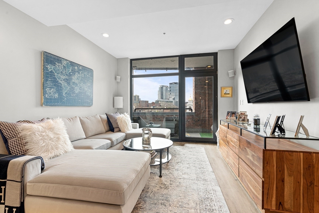 300 Commercial St # 709