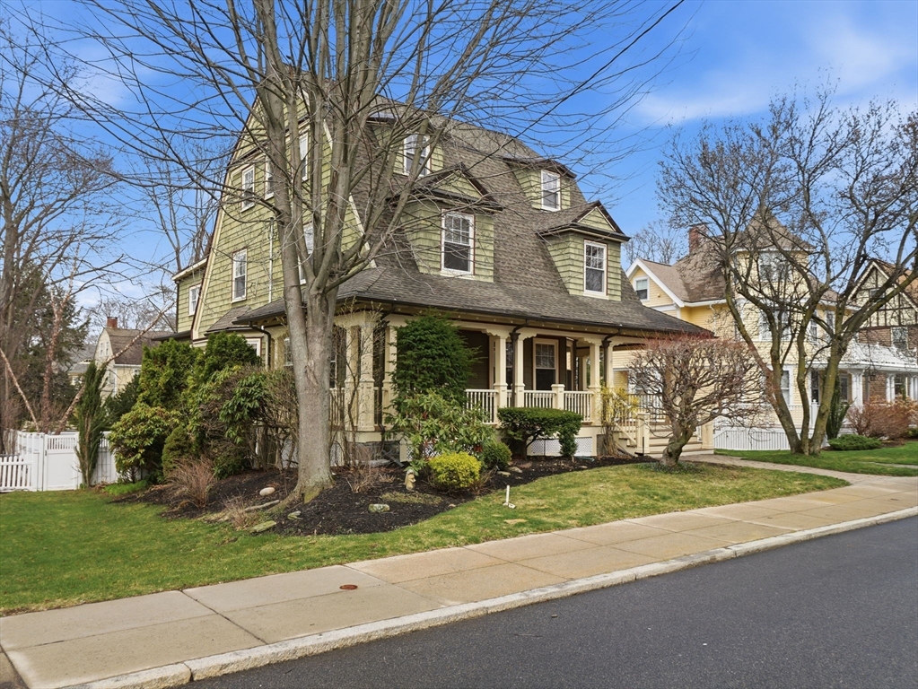37 Pomfret St