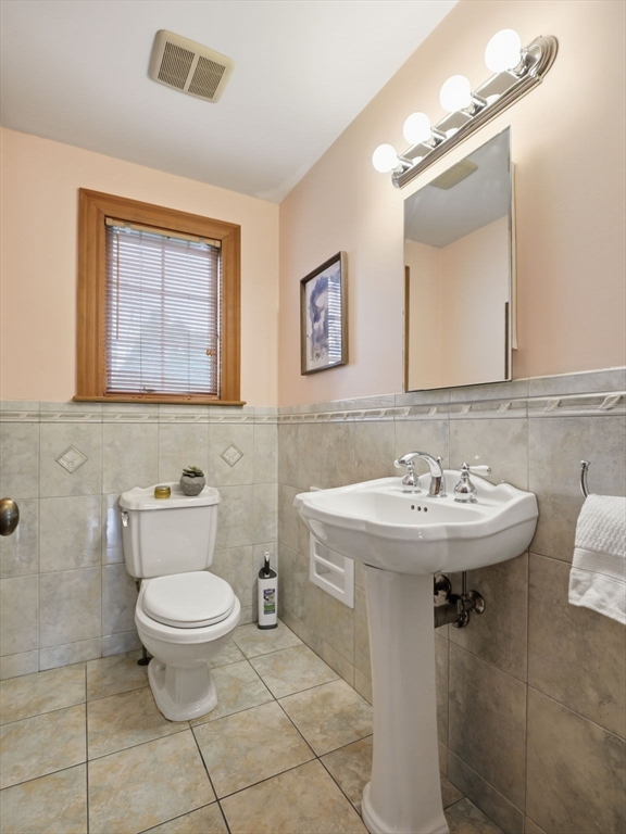 37 Pomfret St