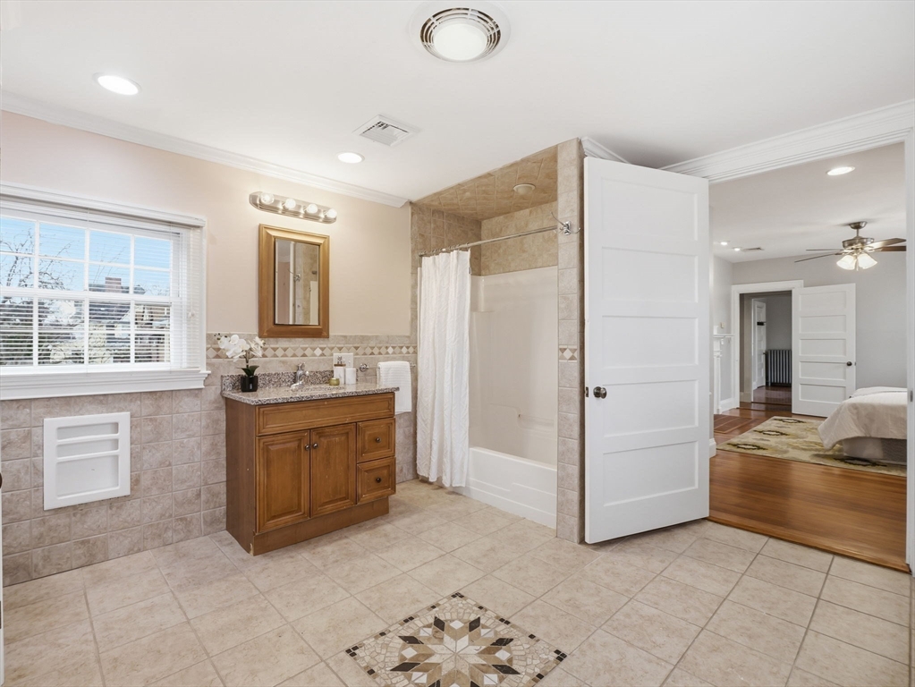 37 Pomfret St