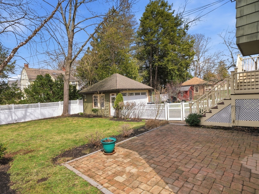 37 Pomfret St