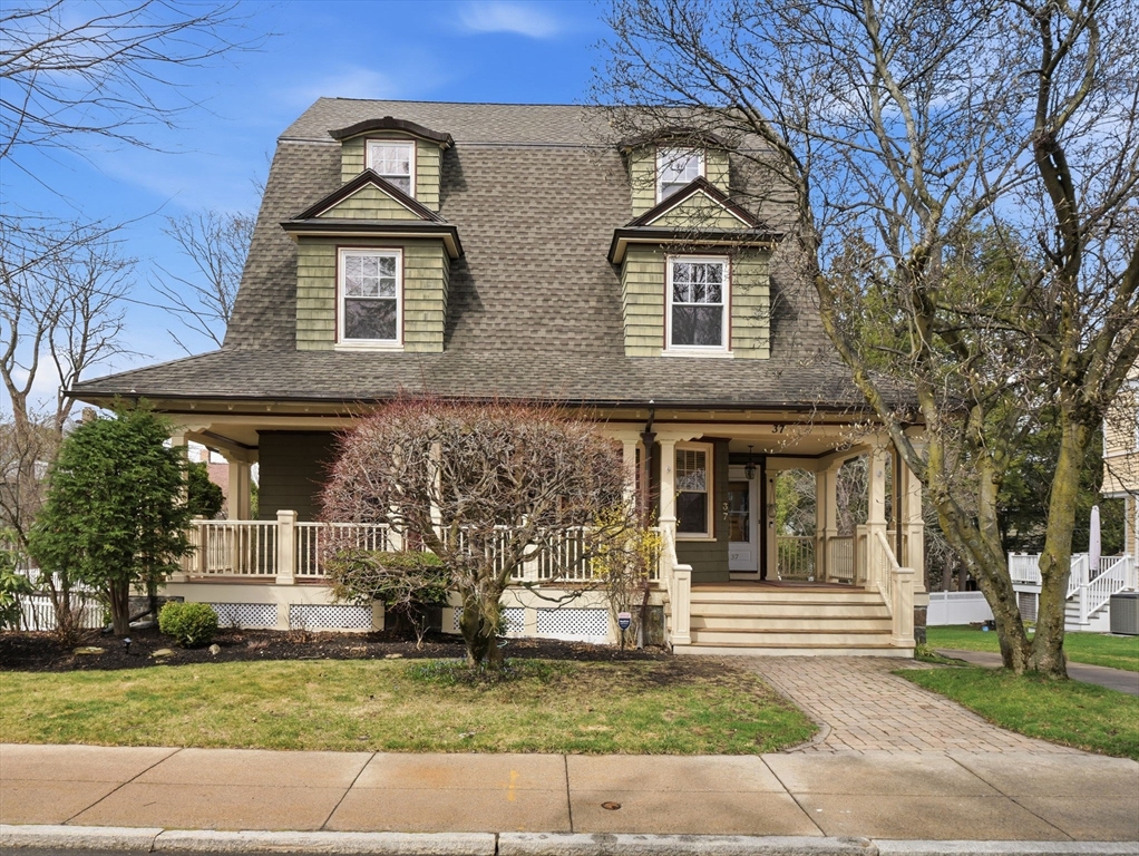 37 Pomfret St