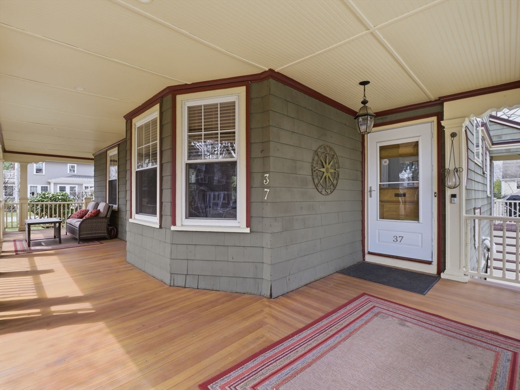 37 Pomfret St