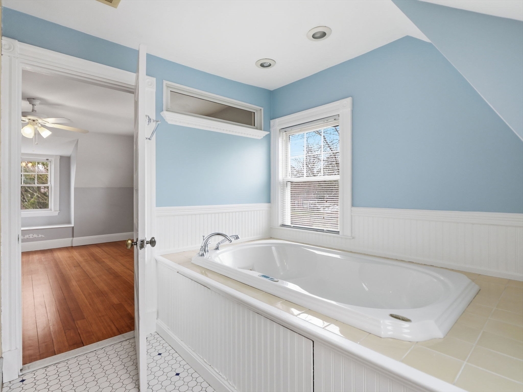 37 Pomfret St