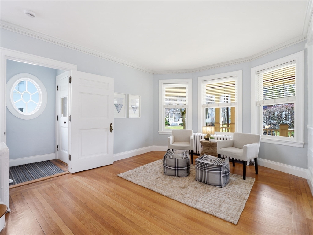 37 Pomfret St
