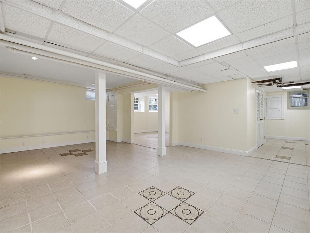 37 Pomfret St