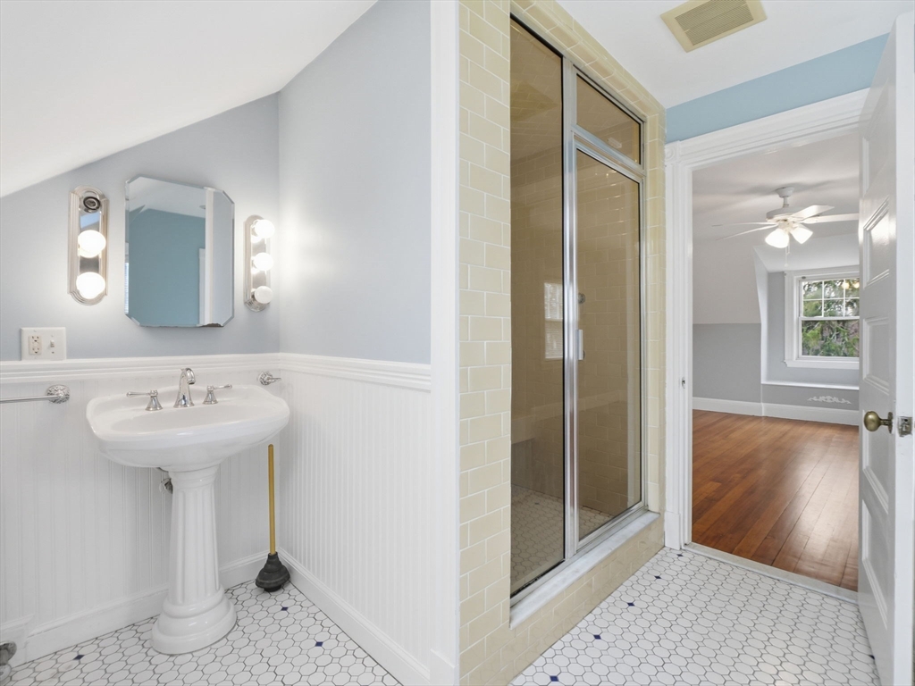 37 Pomfret St