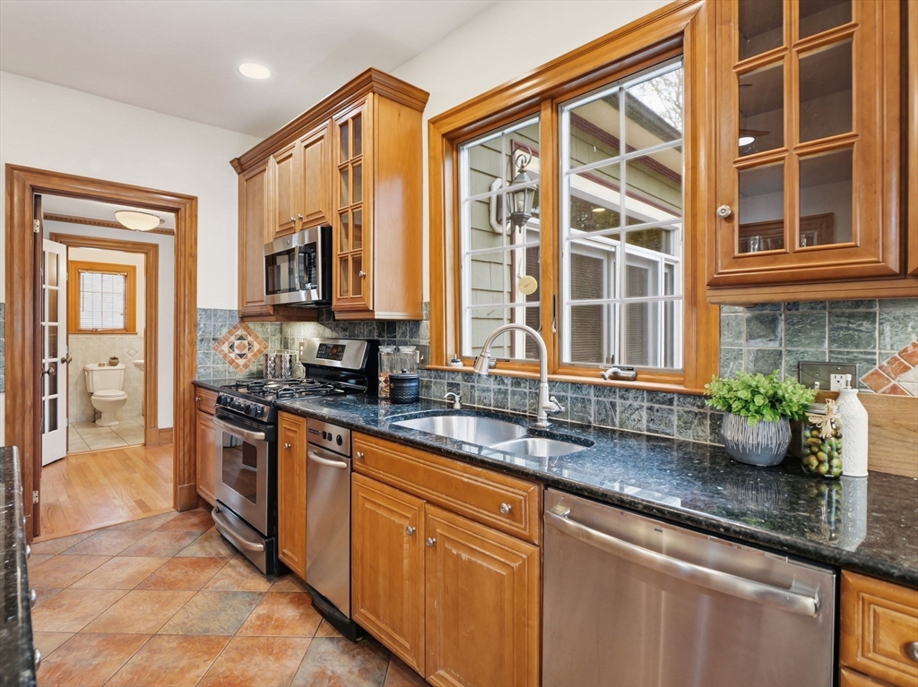 37 Pomfret St