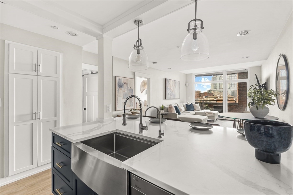 300 Commercial St # 709