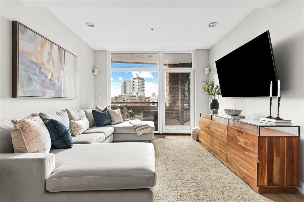 300 Commercial St # 709