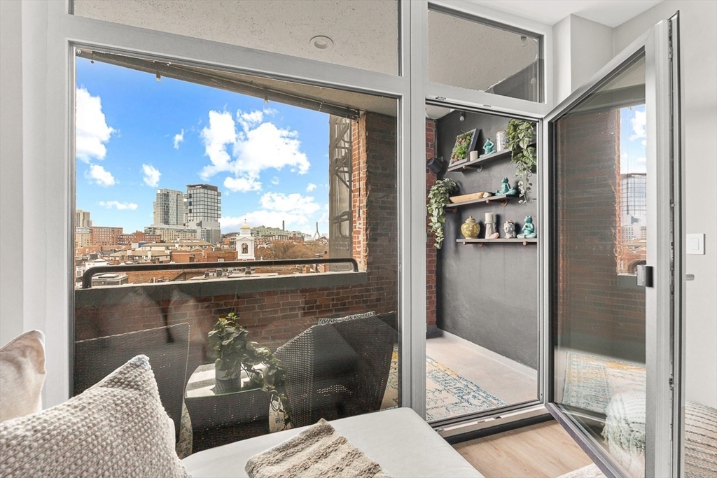 300 Commercial St # 709