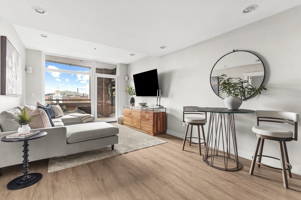 300 Commercial St # 709