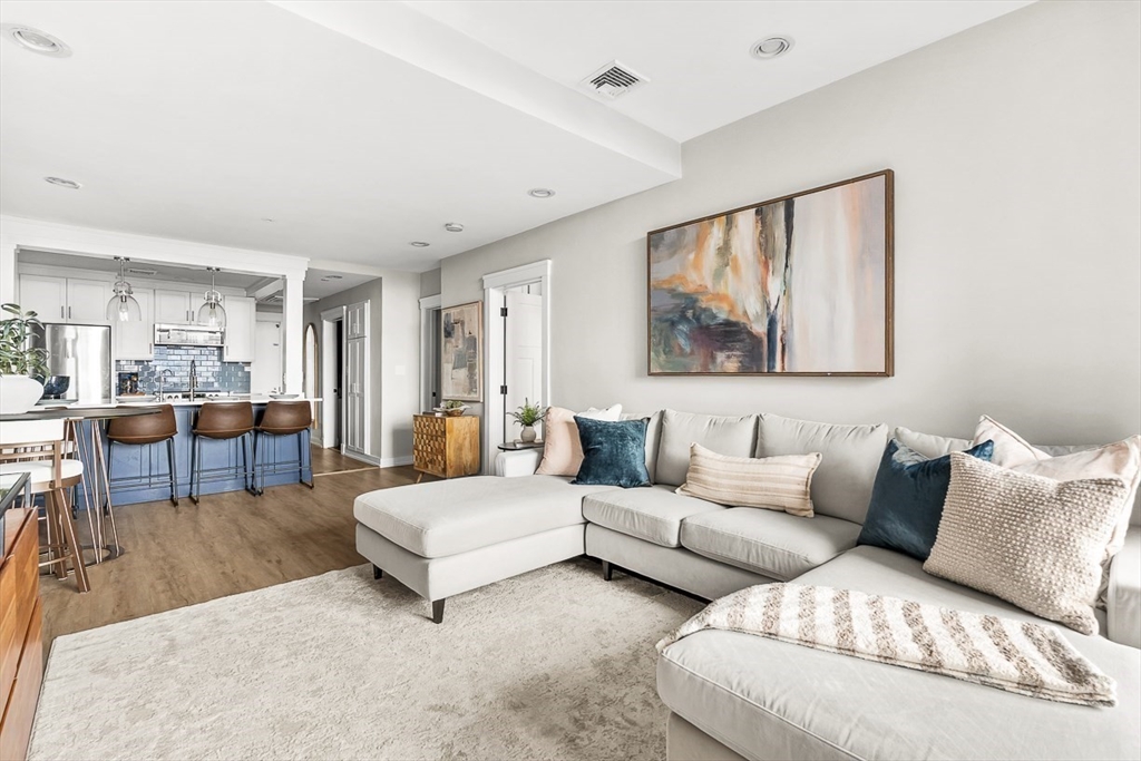 300 Commercial St # 709