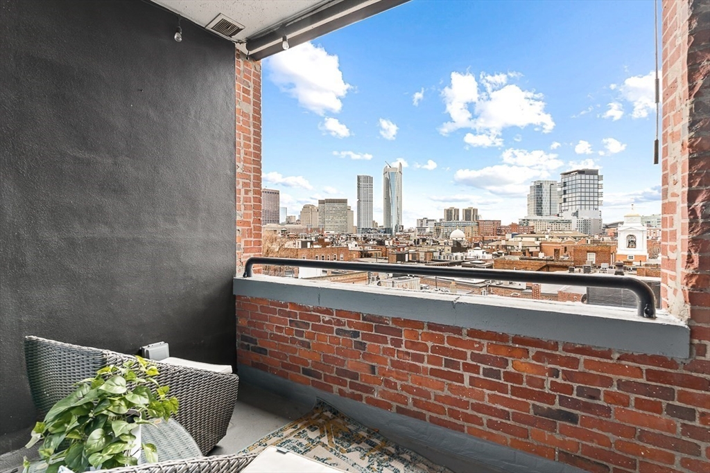 300 Commercial St # 709