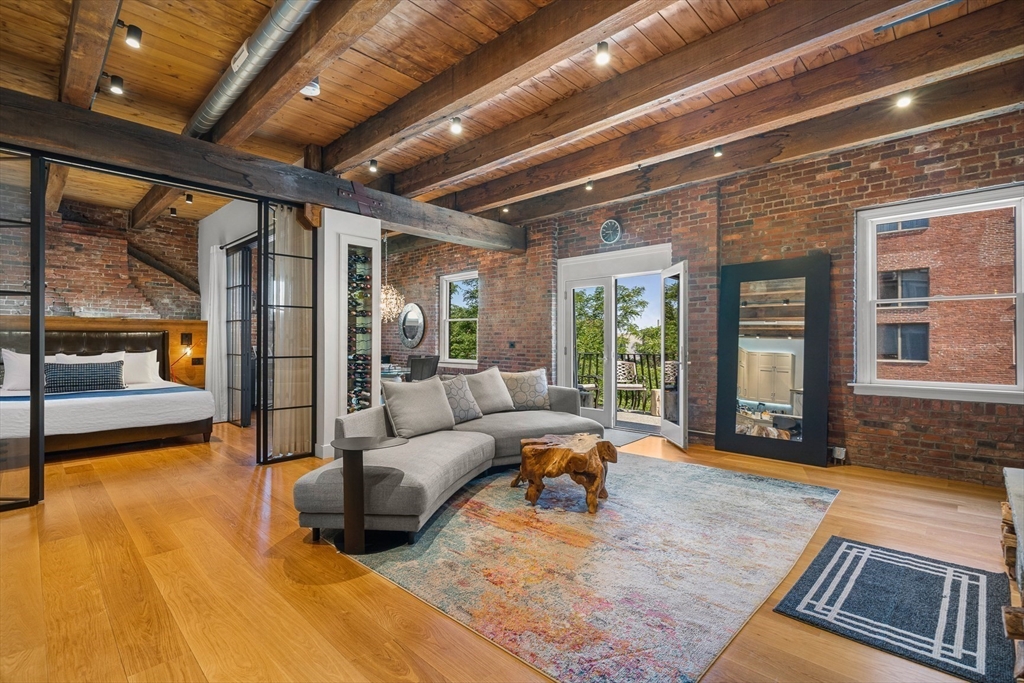 343 Commercial St # 501