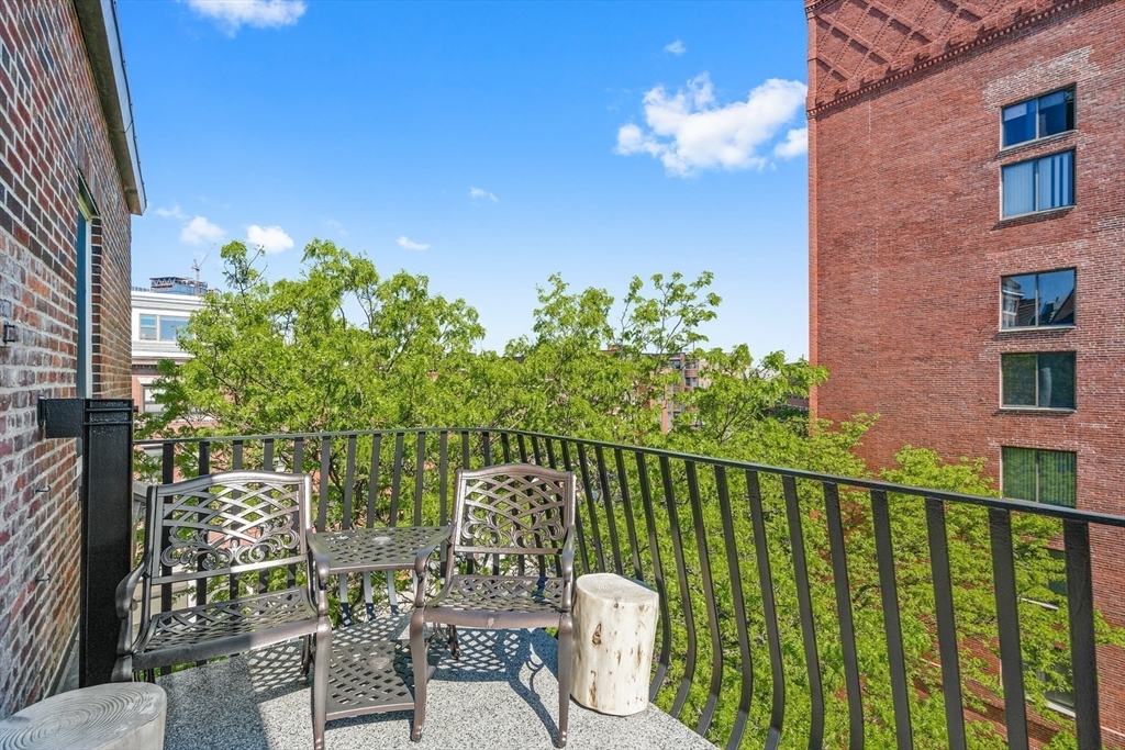 343 Commercial St # 501