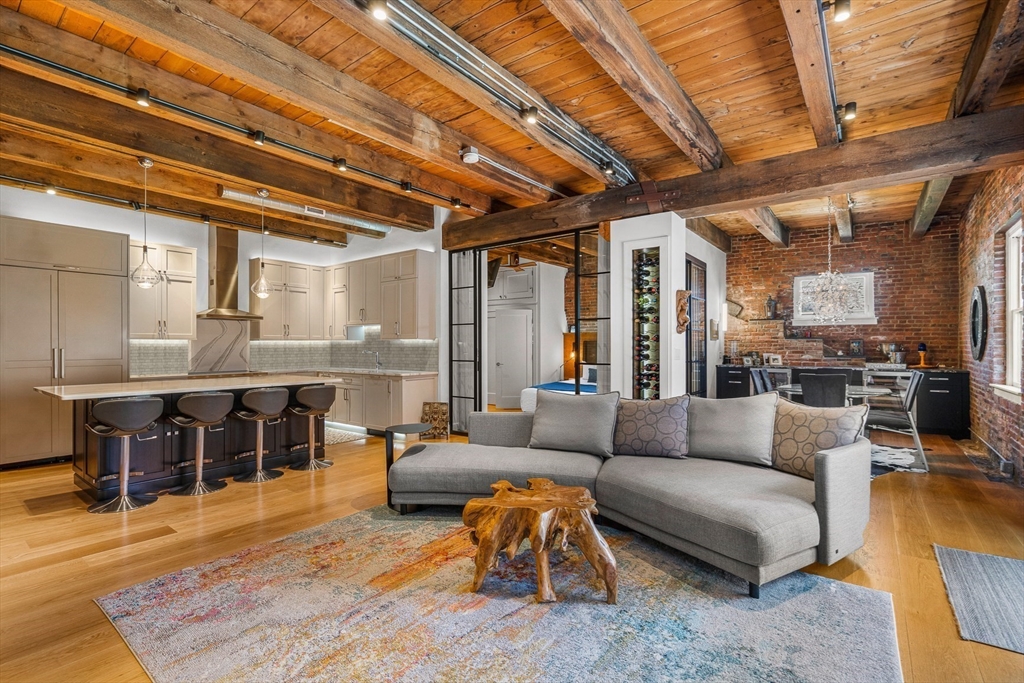 343 Commercial St # 501