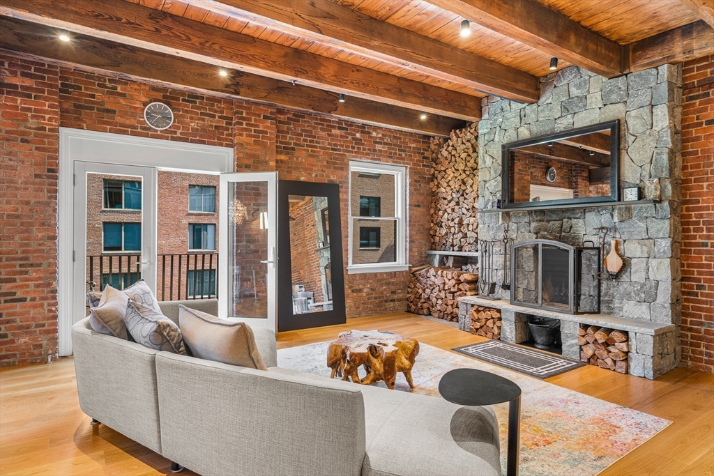 343 Commercial St # 501