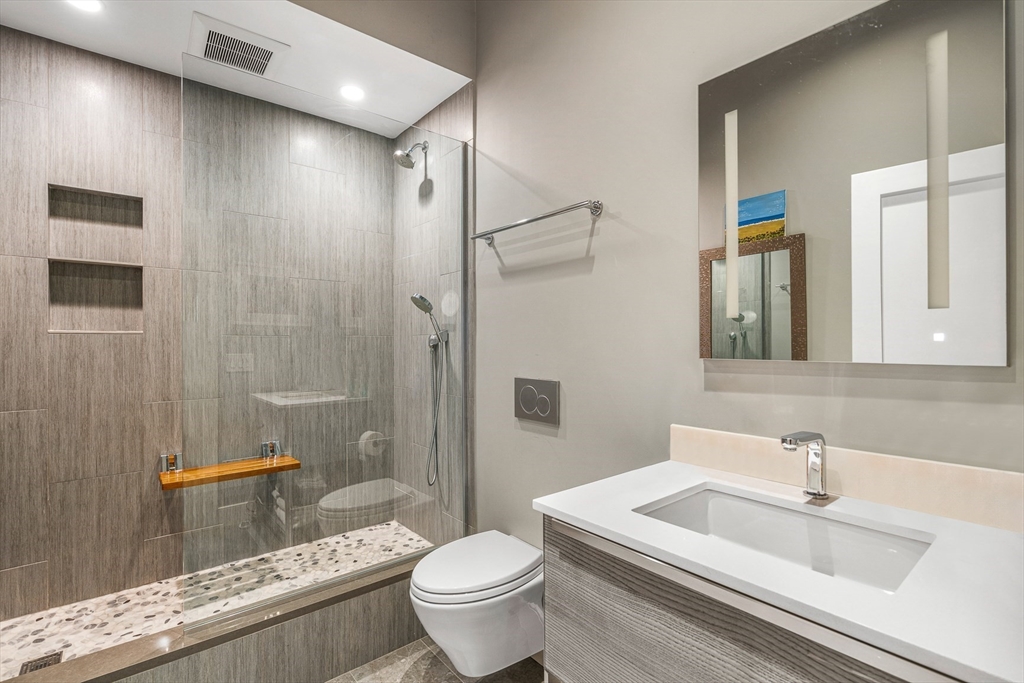 343 Commercial St # 501