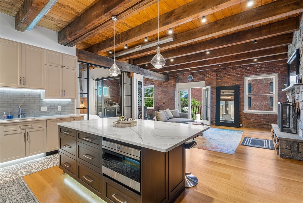 343 Commercial St # 501