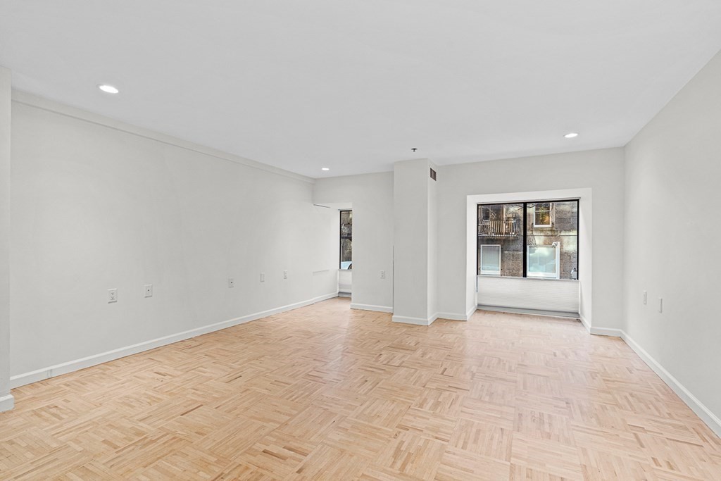 357 Commercial Street # 003
